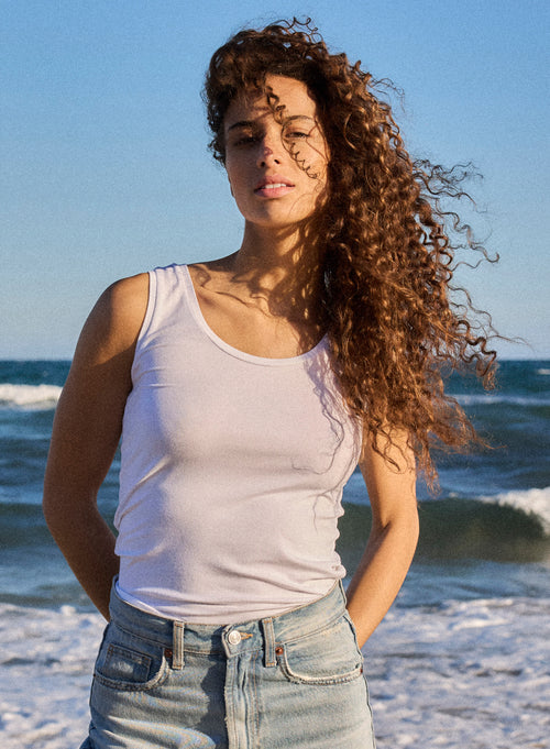 Camiseta de tirantes blanca de viscosa y elastano con cuello en U - MAJESTIC FILATURES