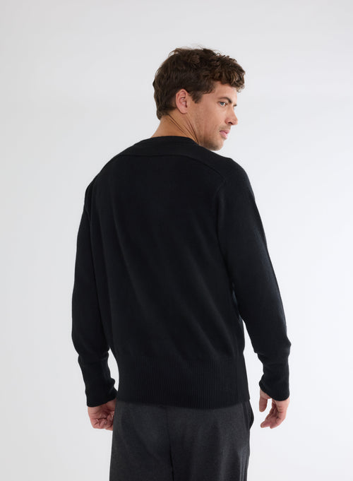 Jersey negro con cuello en V y mangas largas de 100% cachemire - MAJESTIC FILATURES