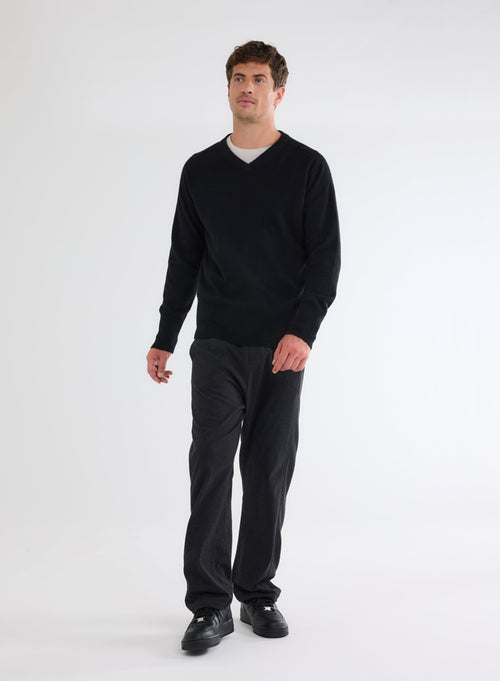 Jersey negro con cuello en V y mangas largas de 100% cachemire - MAJESTIC FILATURES