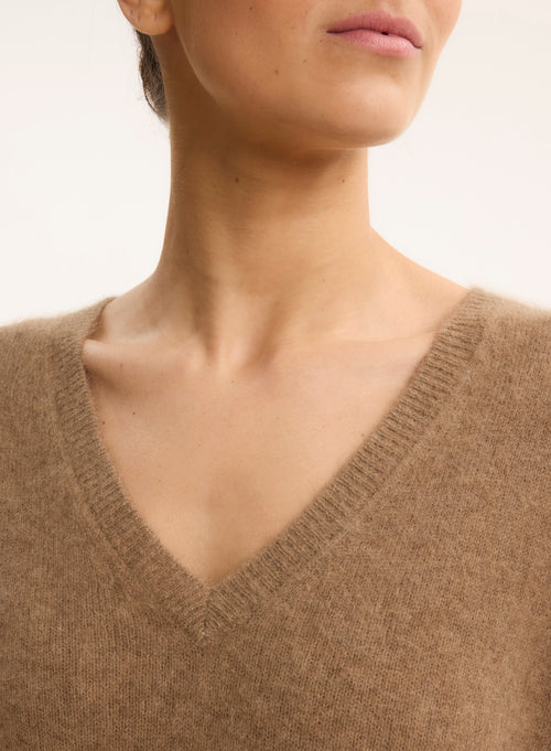 Pull Beige Col V Manches Longues en Raccoon / Polyamide - MAJESTIC FILATURES