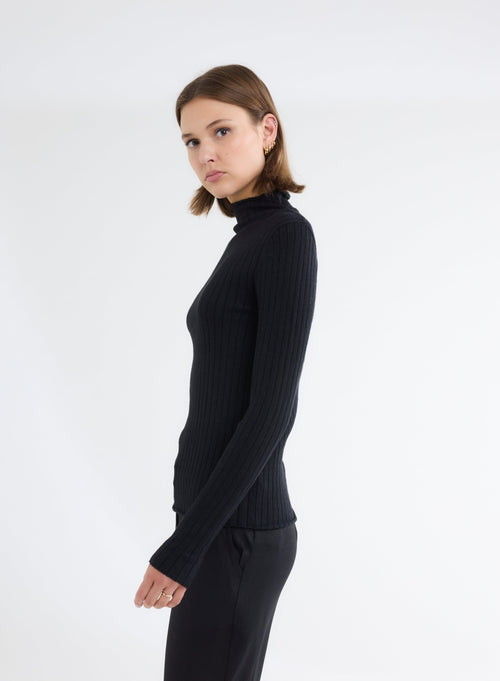 Schwarzer gerippter Pullover mit Stehkragen und langen Ärmeln aus Baumwolle und Viskose - MAJESTIC FILATURES