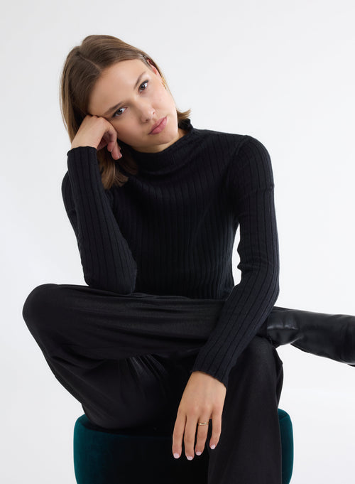 Schwarzer gerippter Pullover mit Stehkragen und langen Ärmeln aus Baumwolle und Viskose - MAJESTIC FILATURES