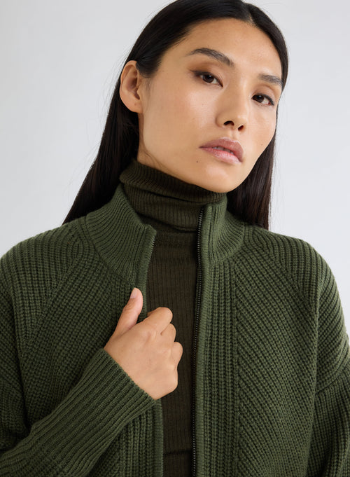 Khakifarbener Cardigan mit grobem Strick - MAJESTIC FILATURES