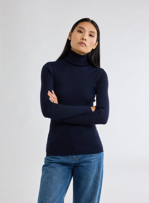 Marineblauer Ripp-Pullover mit Rollkragen und langen Ärmeln aus Merinowolle - MAJESTIC FILATURES