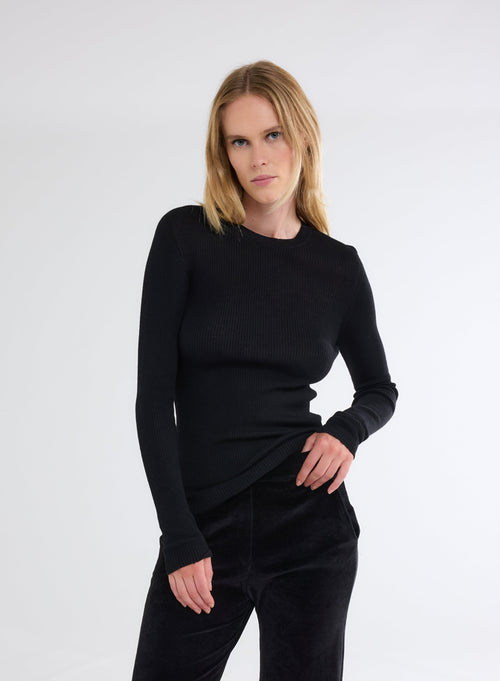 Schwarzer Ripp-Pullover mit Rundhalsausschnitt und langen Ärmeln aus Merinowolle - MAJESTIC FILATURES