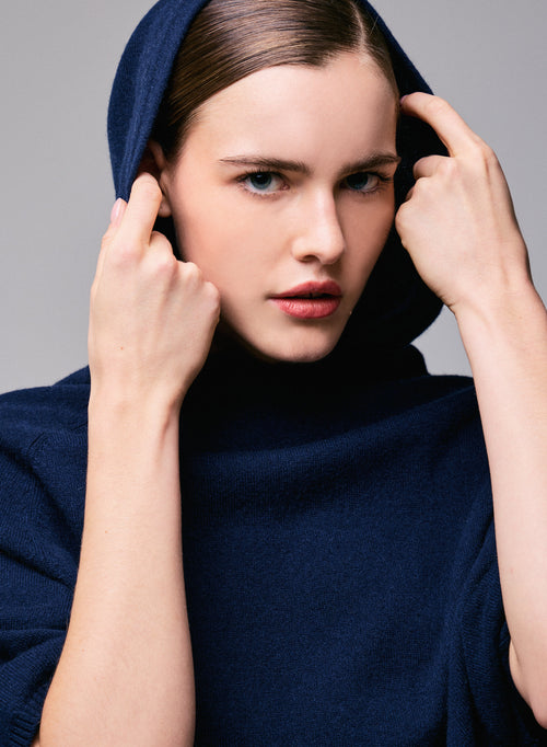 Marineblauer langärmeliger Kaschmirpullover mit Kapuze - MAJESTIC FILATURES