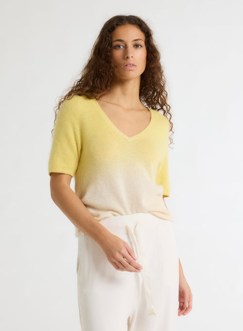 Jersey amarillo de manga corta con cuello en V en Raccoon / Poliamida - MAJESTIC FILATURES