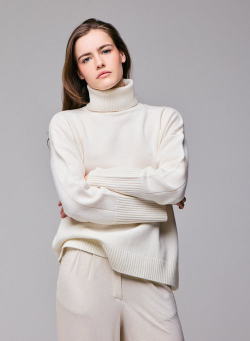 White Turtleneck Long Sleeve Sweater in Merino Wool - MAJESTIC FILATURES