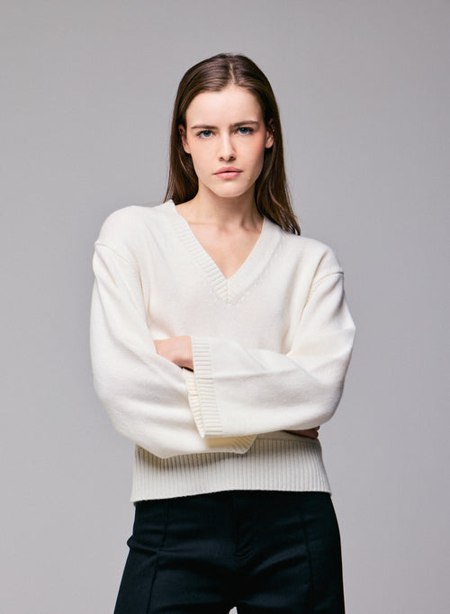 Weißer langärmeliger Pullover aus Merinowolle mit V-Ausschnitt - MAJESTIC FILATURES