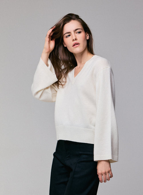 Weißer langärmeliger Pullover aus Merinowolle mit V-Ausschnitt - MAJESTIC FILATURES