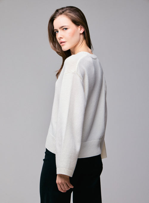 Weißer langärmeliger Pullover aus Merinowolle mit V-Ausschnitt - MAJESTIC FILATURES