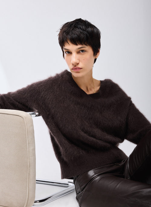 Brown V-Neck Long Sleeve Sweater in Wool / Cashmere - MAJESTIC FILATURES