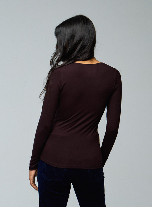 Camiseta de manga larga de viscosa / elastano con cuello en V berenjena - MAJESTIC FILATURES