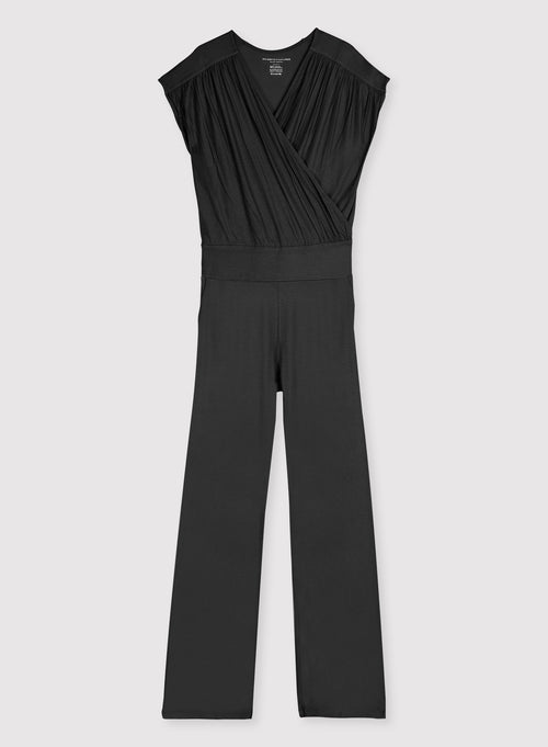 <p>This blush-colored tank top in viscose and elastane with a V-neck will go with all your outfits.</p> - MAJESTIC FILATURES