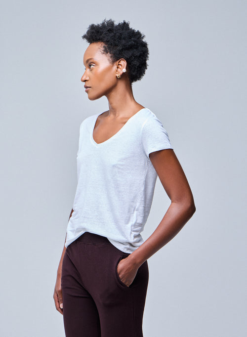 T-shirt Blanc Col V Manches Courtes en Lin et Elasthanne - MAJESTIC FILATURES