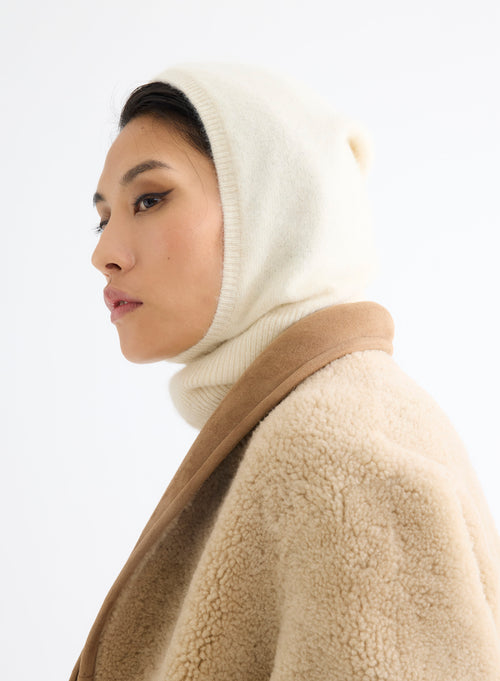 Ecru Ribbed Collar Hood in Raccoon - MAJESTIC FILATURES