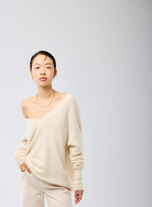 Ecru Pullover mit V-Ausschnitt und langen Ärmeln aus Raccoon-Wolle - MAJESTIC FILATURES