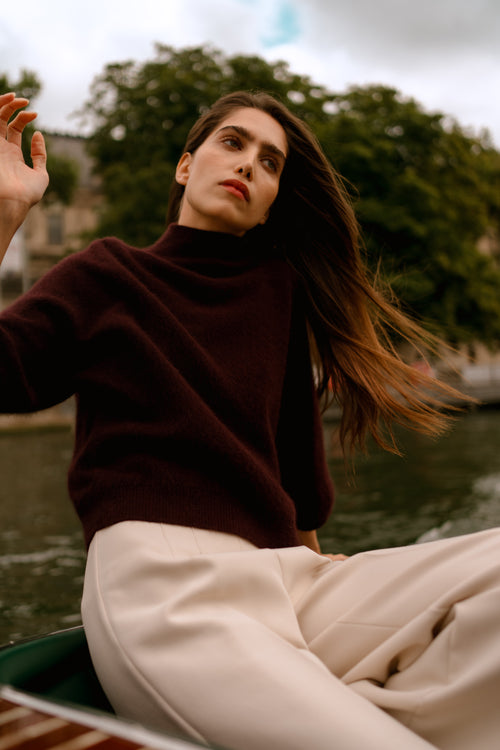 Suéter Violeta de Cuello Alto con Mangas Kimono de Lana de Raccoon / Poliamida - MAJESTIC FILATURES