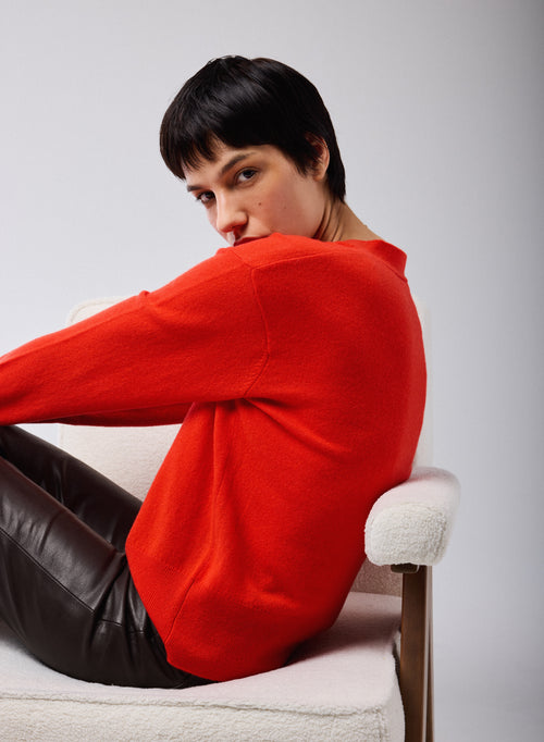 Red V-neck cardigan with long sleeves in cashmere - MAJESTIC FILATURES