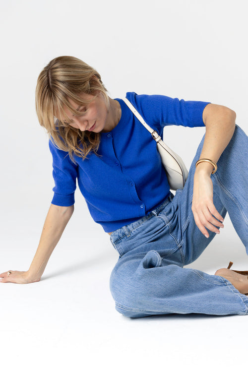 Strickjacke mit Rundhalsausschnitt und Ellbogen aus Kaschmir in Blau - MAJESTIC FILATURES