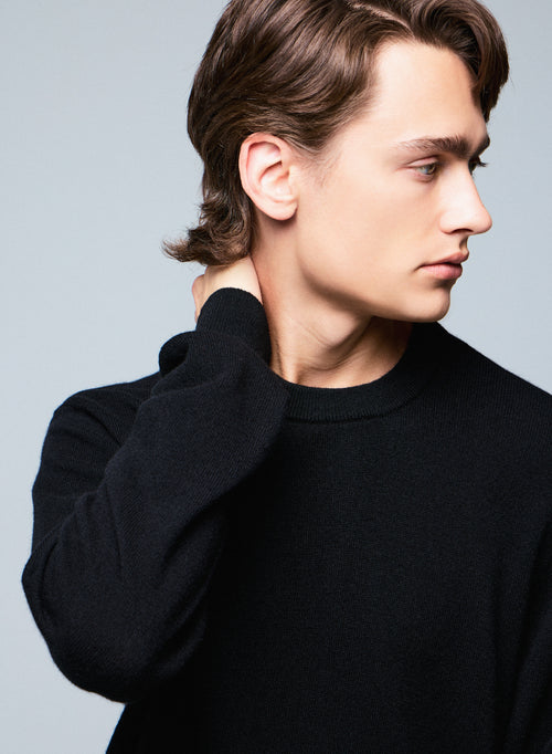 Jersey negro de cuello redondo y manga larga en cachemir - MAJESTIC FILATURES
