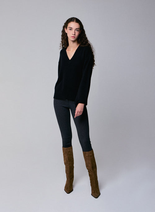 Black V-neck long-sleeved merino wool sweater - MAJESTIC FILATURES