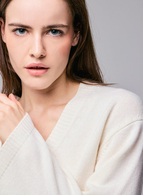 Jersey blanco de lana merino de manga larga con cuello de pico - MAJESTIC FILATURES