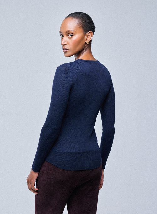 Suéter de manga larga con cuello redondo en lana merino azul marino - MAJESTIC FILATURES