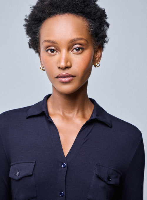 Camisa azul marino Anna 2 bolsillos en viscosa y elastano - MAJESTIC FILATURES