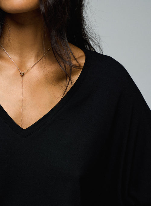 Camiseta negra de manga larga con cuello en V y viscosa / elastano - MAJESTIC FILATURES