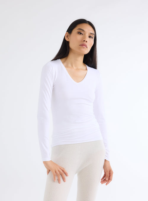 T-shirt Blanc Col V Manches Longues en Viscose et Élasthanne - MAJESTIC FILATURES