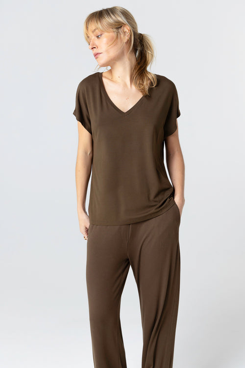 T-shirt Marron Foncé Col V Manches Courtes en Viscose / Elasthanne - MAJESTIC FILATURES