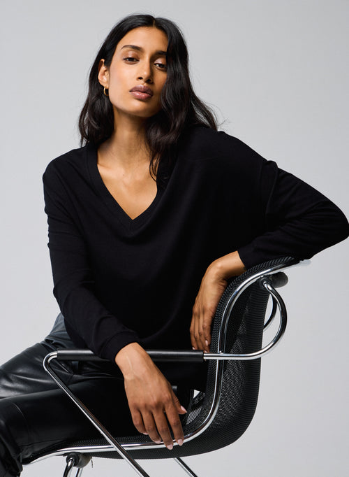 Sudadera negra con cuello de pico y manga larga en viscosa / elastano - MAJESTIC FILATURES
