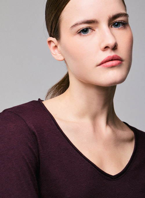 Lila Langarm-T-Shirt mit V-Ausschnitt aus Bio-Baumwolle / Kaschmir - MAJESTIC FILATURES