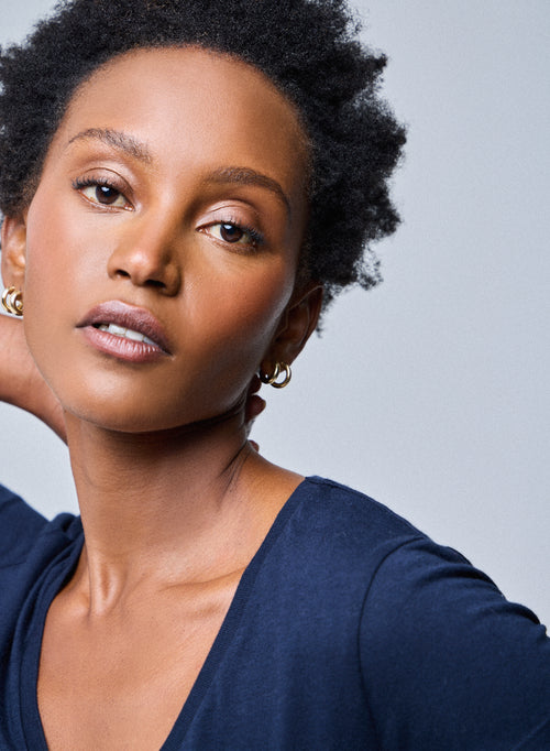 T-shirt Marine Julia Col V Manches Courtes en Coton Organique - MAJESTIC FILATURES