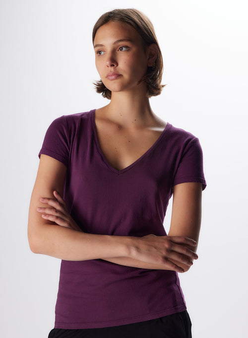 T-shirt Aubergine Julia Col V Manches Courtes en Deluxe Coton - MAJESTIC FILATURES