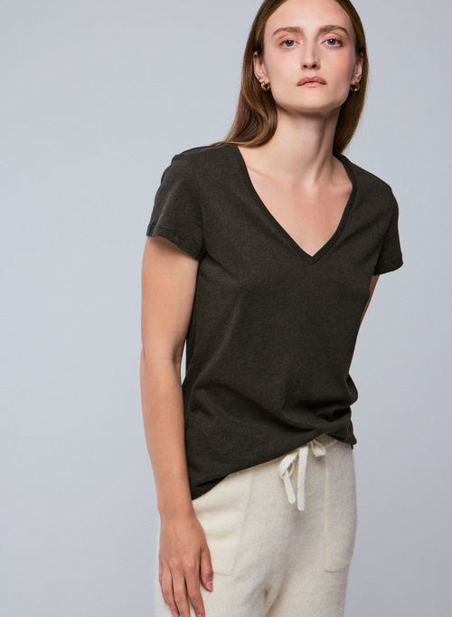 Grünes Kurzarm-T-Shirt mit V-Ausschnitt aus Bio-Baumwolle - MAJESTIC FILATURES