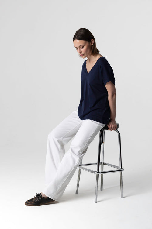 Camiseta azul marino con cuello en V y manga corta de algodón orgánico - MAJESTIC FILATURES