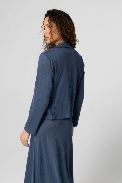 Chaqueta azul oscuro con cuello de chaqueta y mangas largas de lino/elastano - MAJESTIC FILATURES
