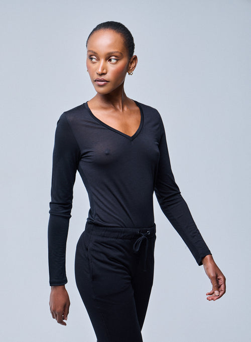 Camiseta negra de manga larga con cuello de pico en Lyocel / Lana virgen - MAJESTIC FILATURES