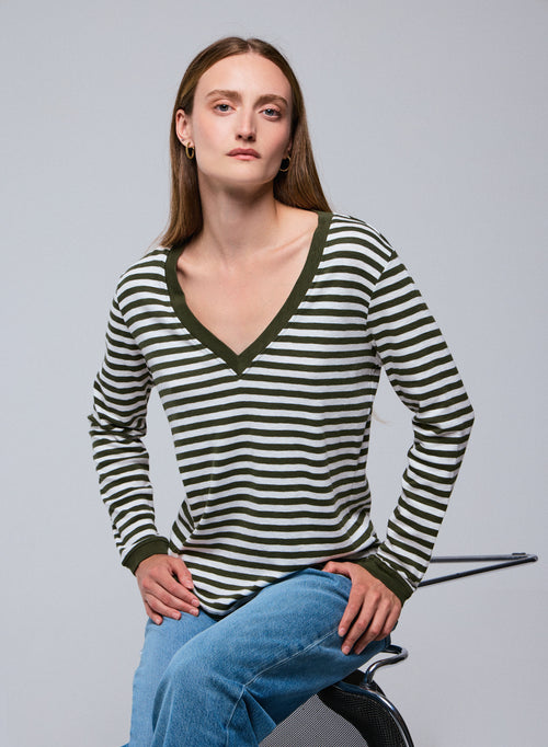 Grün / Weißes Langarm-T-Shirt mit V-Ausschnitt aus Bio-Baumwolle - MAJESTIC FILATURES