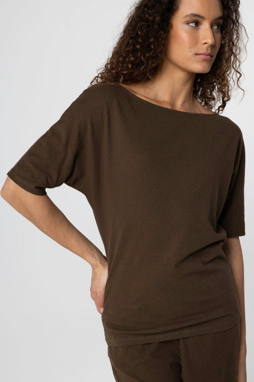 Kurzarm-T-Shirt mit U-Boot-Ausschnitt aus Baumwolle/Leinen in Tonka - MAJESTIC FILATURES