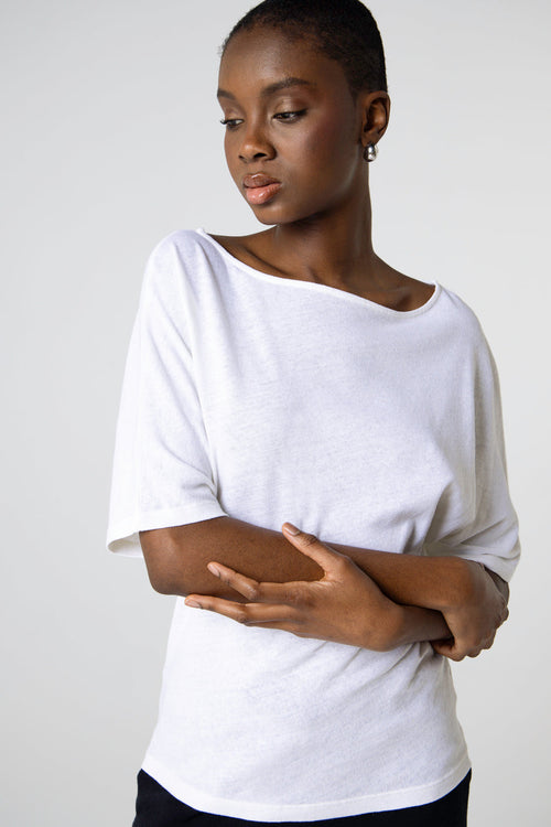 T-Shirt mit U-Boot-Ausschnitt und kurzen Ärmeln aus Baumwolle/Leinen in Weiß - MAJESTIC FILATURES