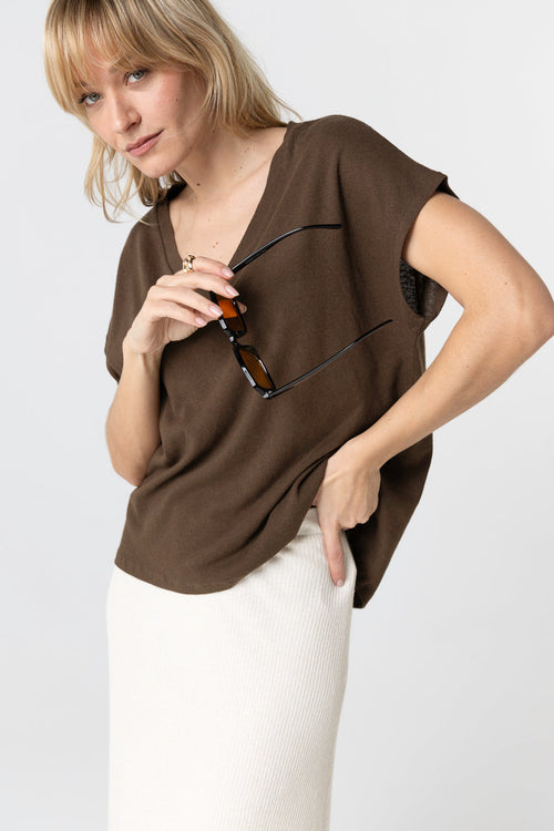 T-Shirt mit V-Ausschnitt und kurzen Ärmeln aus Baumwolle/Leinen in Tonka - MAJESTIC FILATURES