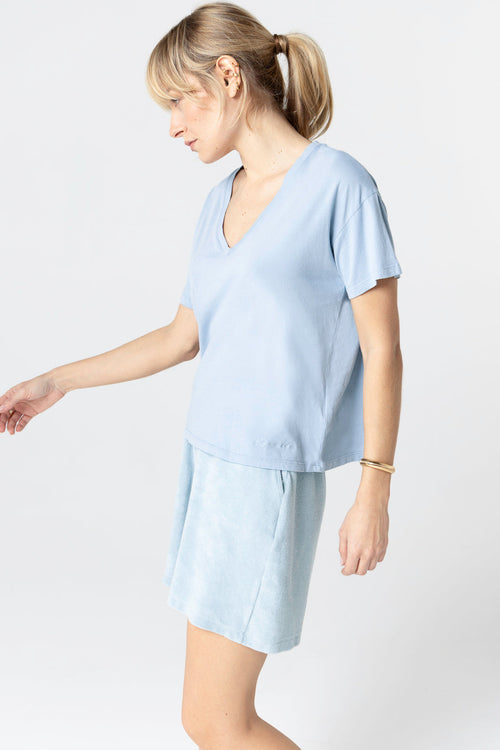 T-Shirt mit V-Ausschnitt und kurzen Ärmeln aus Bio-Baumwolle in Blau Calanques  - MAJESTIC FILATURES