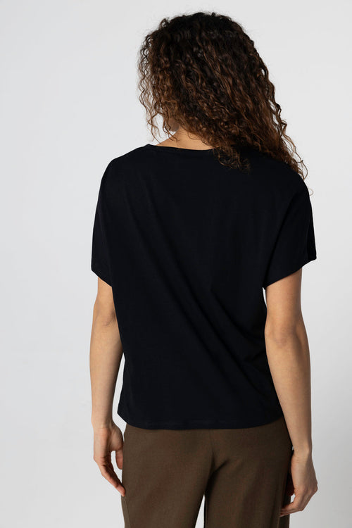 T-shirt Noir Col V Manches Courtes en Coton Supima - MAJESTIC FILATURES