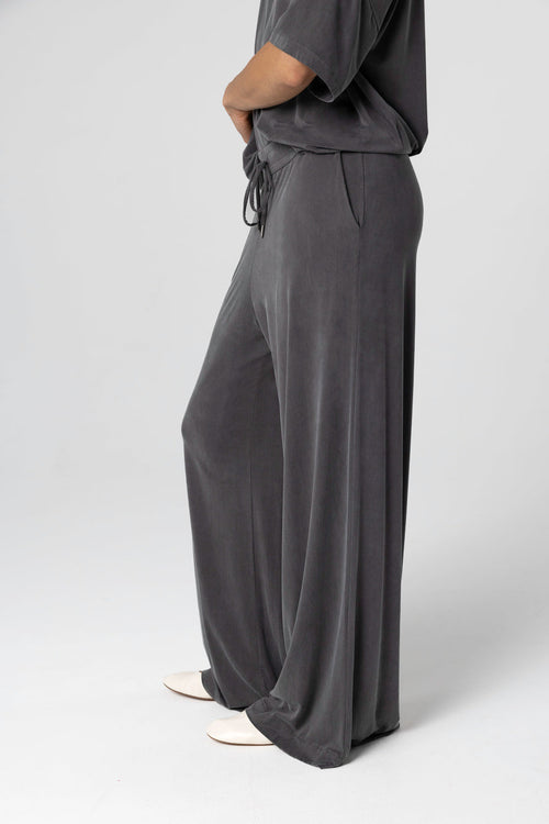 Hose aus Cupro/Elasthan in Dunkelgrau - MAJESTIC FILATURES